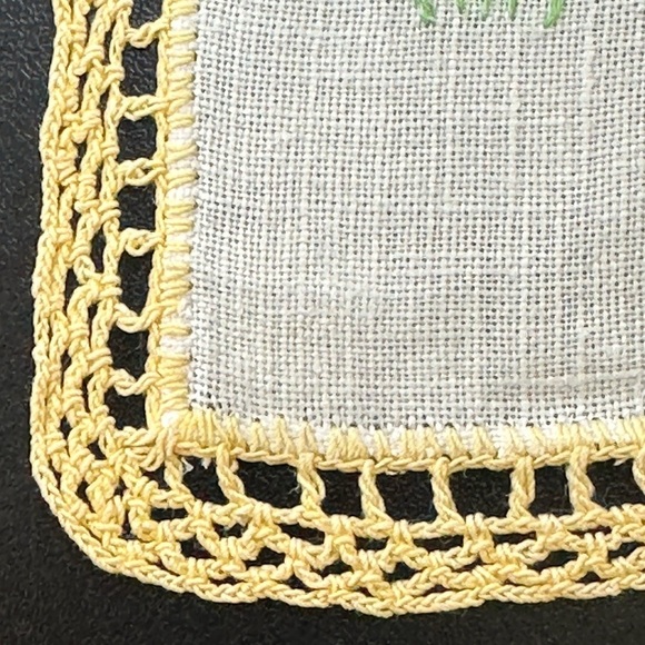 Linen Table/Bureau/Dresser Runner Embroidered Flowers Butterflies Crochet Trim - Picture 5 of 8